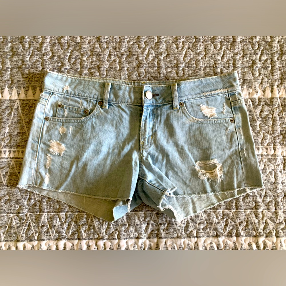 American Eagle Light Blue Distressed Shorts Women’s Size 8